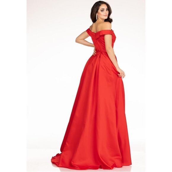 NWT Abby Paris x Lucci Lu Red Satin Off The Shoulder Gown‎ Size 4 - Picture 7 of 12